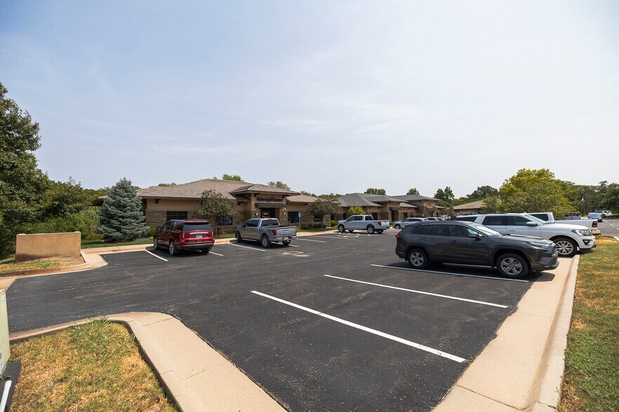 More Photos Of 13203 W 21st Ct N, Wichita Office For Sale