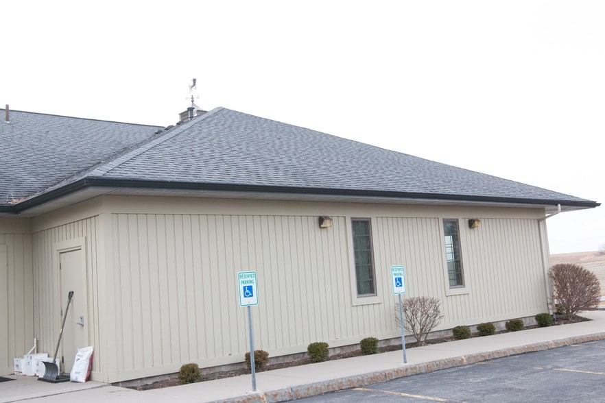 More Photos Of 15 High Tech Dr, Rochester Medical For Lease