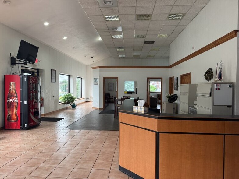 More Photos Of 1101 Lincoln Hwy, North Versailles Showroom For Lease