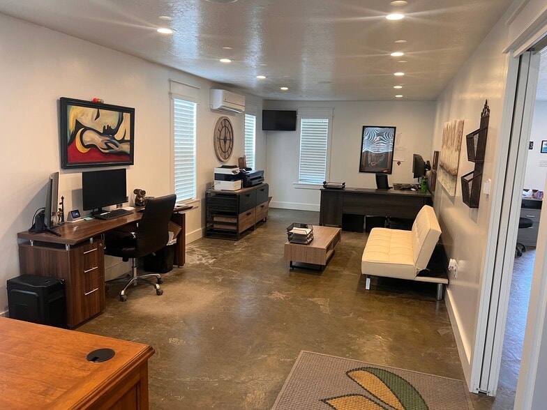 More Photos Of 2751 S 1000 W, Syracuse Showroom For Lease