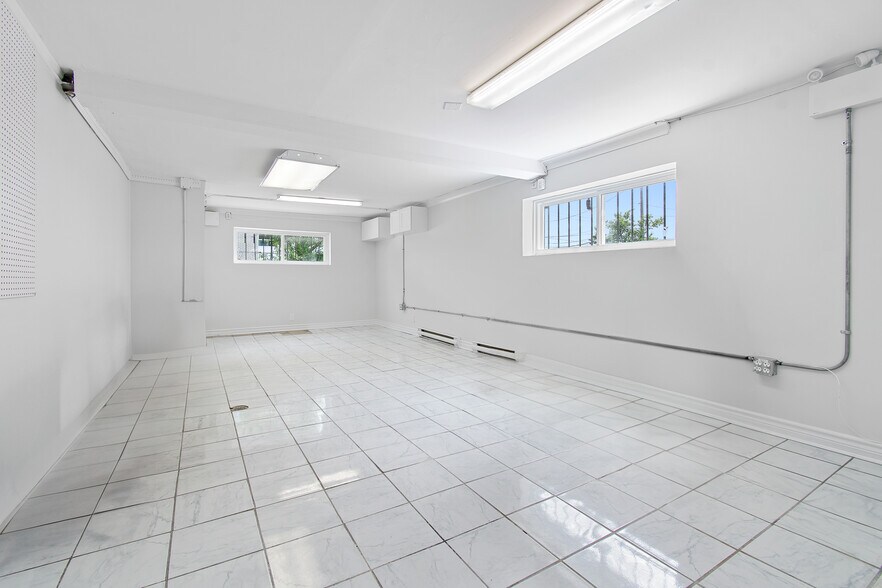 More Photos Of 189 Boul Gréber, Gatineau Storefront For Lease