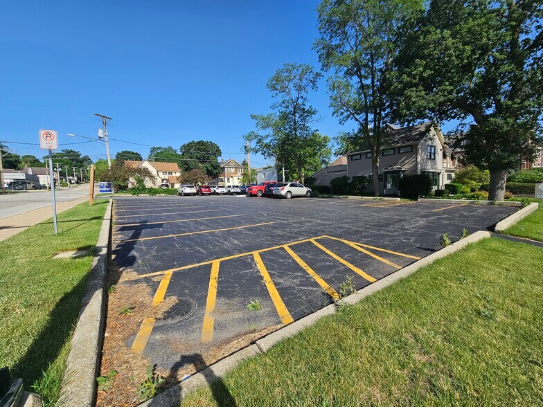 More Photos Of 201 S 2nd St, St Charles Specialty For Sale