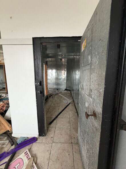 More Photos Of 3102 Martin Luther King Ave, Flint General Retail For Sale