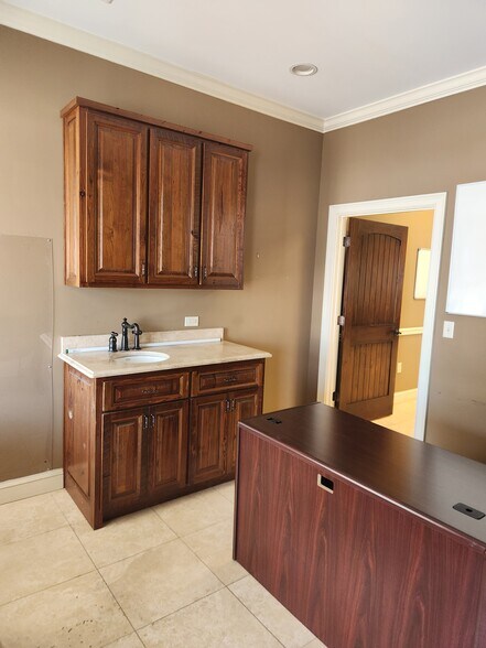 More Photos Of 115 McKinna Pl, Brunswick Self Storage For Lease
