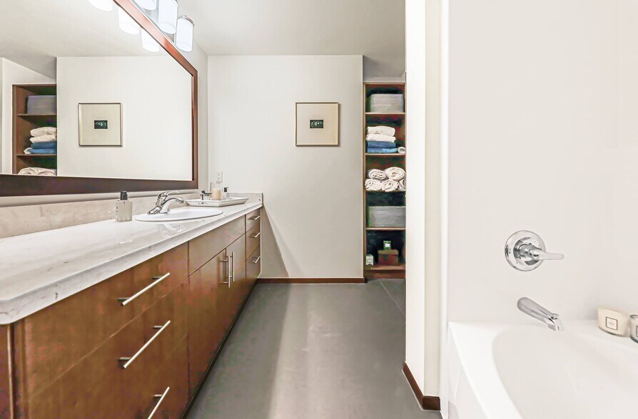 More Photos Of 1133 Lake Washington Blvd, Renton Apartments For Lease