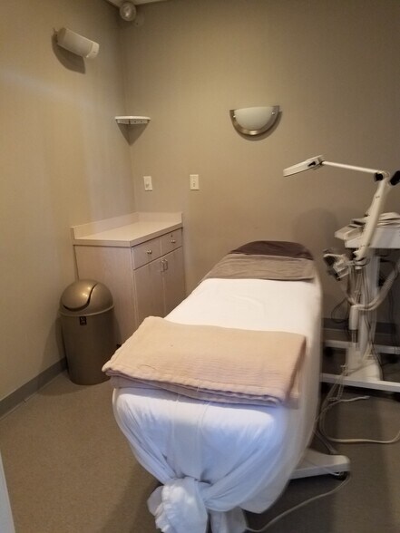 More Photos Of 1860-1868 Centre St, West Roxbury General Retail For Sale