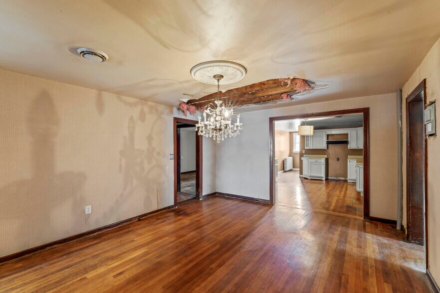 More Photos Of 105 Holbert Stretch, Dilliner Bar For Sale