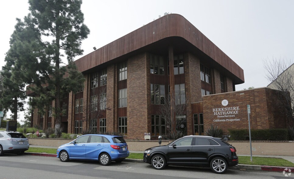 More Photos Of 881 Alma Real Dr, Pacific Palisades Loft Creative Space For Lease