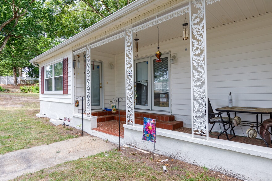 More Photos Of 100-102 Twin Acres Dr, Fayetteville Apartments For Sale