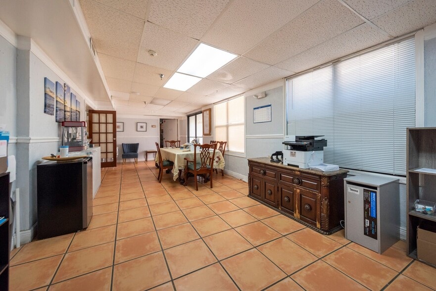 More Photos Of 2001 Polk St, Hollywood Healthcare For Sale