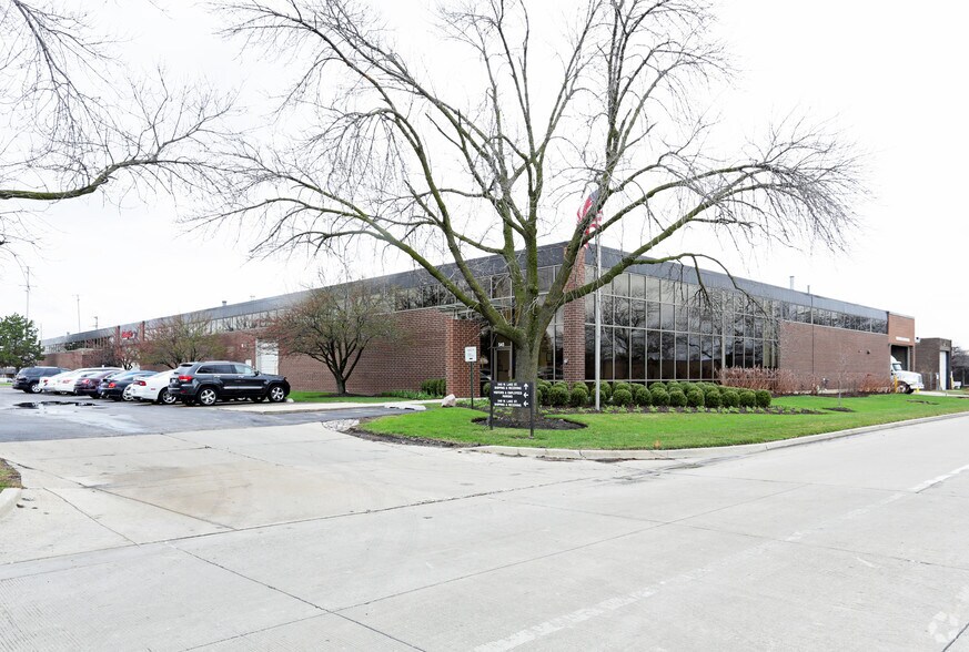 Primary Photo Of 545-549 W Lake St, Elmhurst Warehouse For Lease