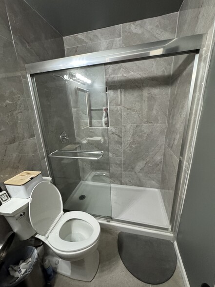 More Photos Of 829 Mt Moriah Rd, Memphis Freestanding For Sale