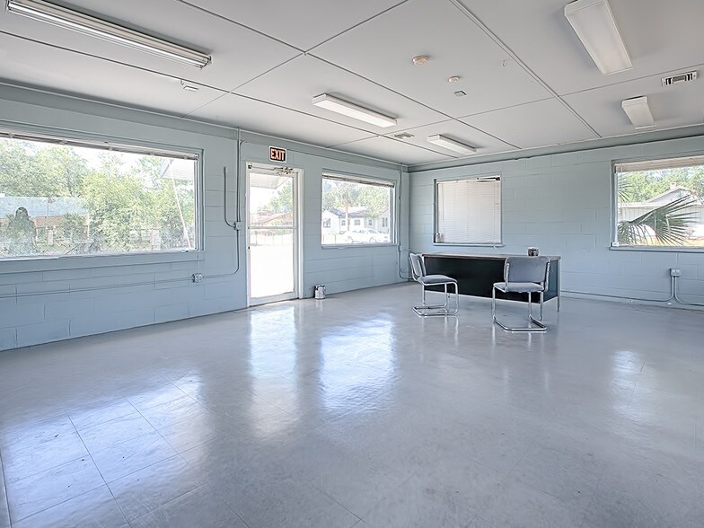 More Photos Of 1421 Griffin Rd, Leesburg Freestanding For Sale
