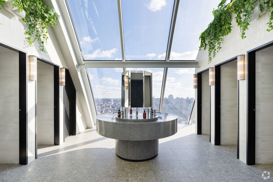 More Photos Of 300 Kent Ave, Brooklyn Office For Lease