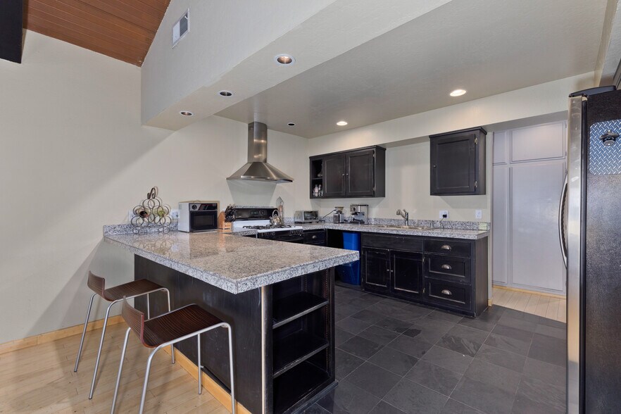 More Photos Of 38 Laurel Mountain Rd, Mammoth Lakes Storefront Retail Office For Sale