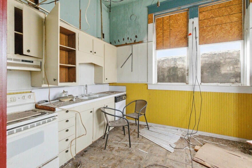 More Photos Of 100 W Central Ave, Comanche General Retail For Sale