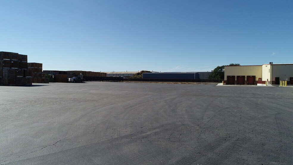 More Photos Of 506-530 El Roya Ave, Modesto Warehouse For Lease