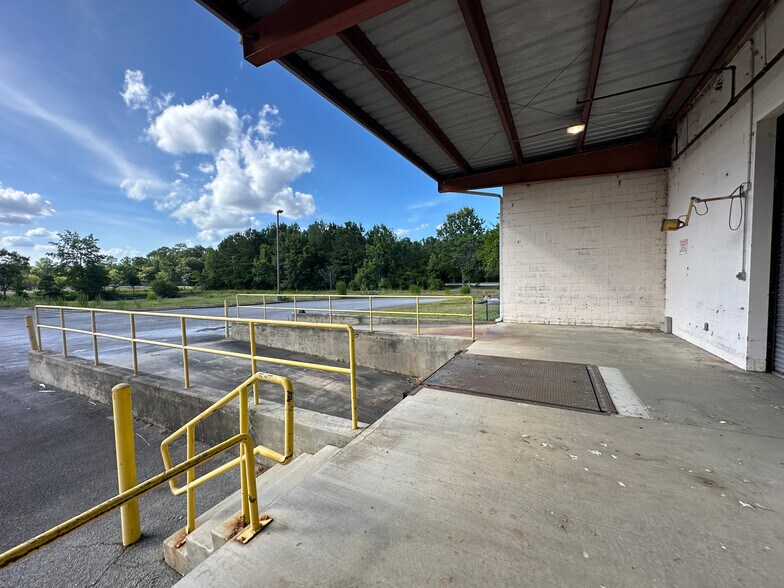 More Photos Of 3200 Wellons Blvd, New Bern Office For Sale