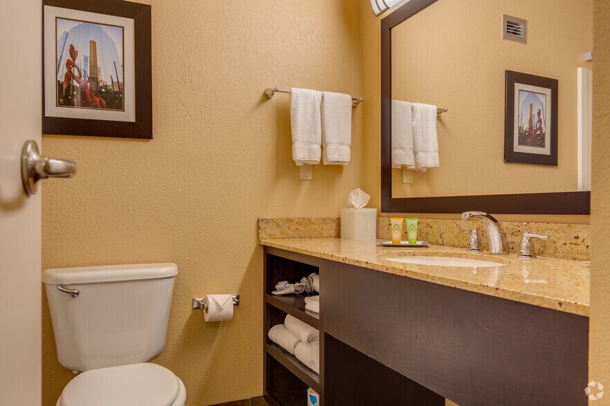 More Photos Of 2101 S Meridian Ave, Oklahoma City Hotel For Sale