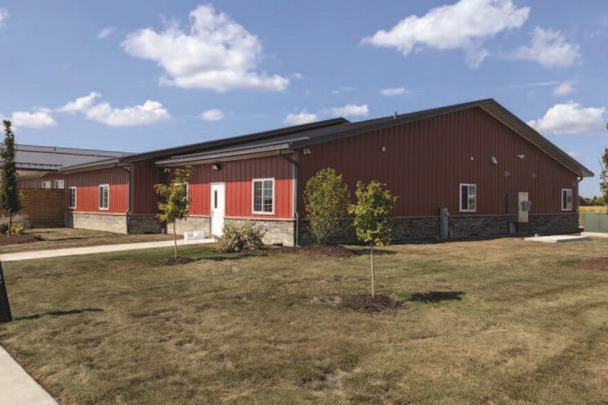 More Photos Of 949 Bell Rd, Minooka Veterinarian Kennel For Lease
