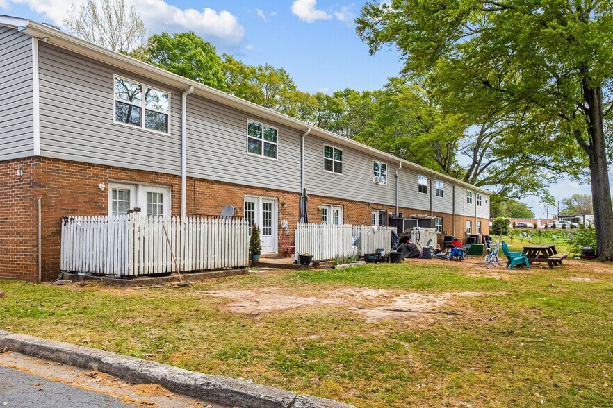 More Photos Of 210 Matthews Ave, Carrollton Apartments For Sale