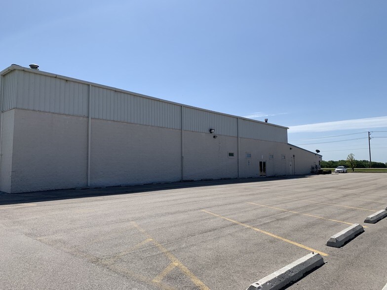 More Photos Of 10850 W Laraway Rd, Frankfort General Retail For Lease