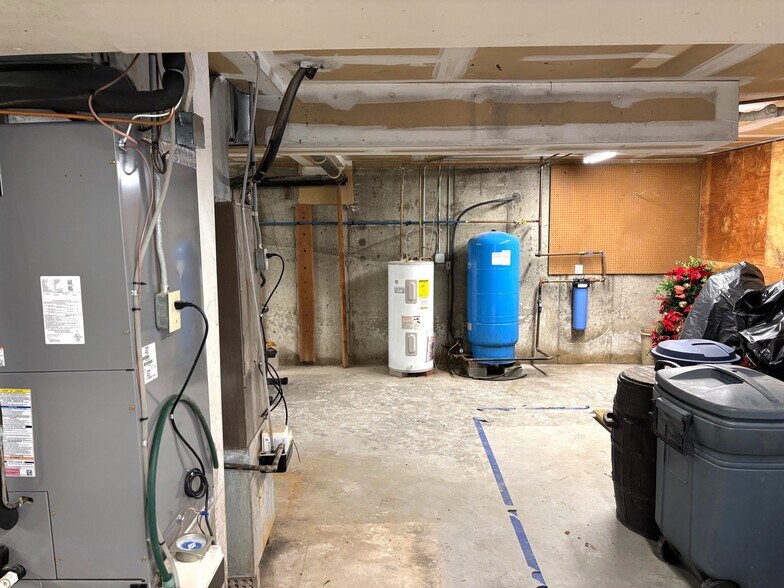 More Photos Of 1369 Southford Rd, Southbury General Retail For Sale