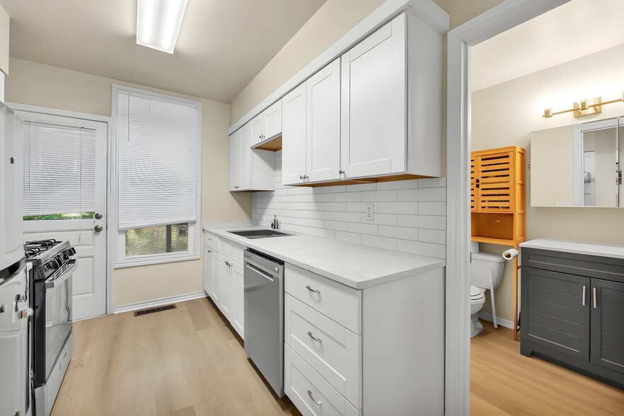 More Photos Of 1925 SE Alder St, Portland Apartments For Sale
