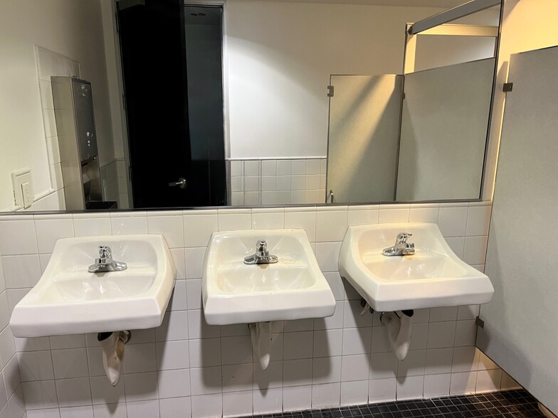 More Photos Of 5217-5223 Lankershim Blvd, North Hollywood Storefront Retail Office For Lease