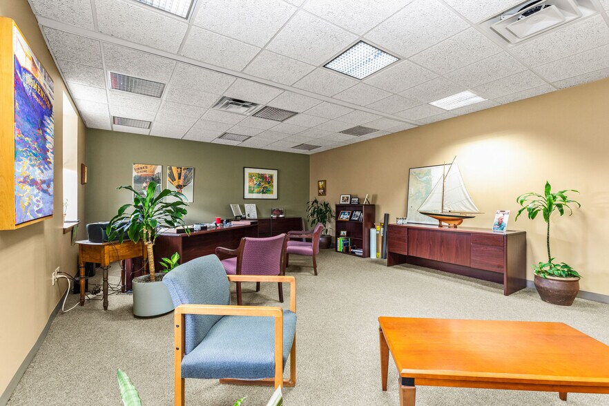 More Photos Of 69 Parker St, Newburyport Research And Development For Lease