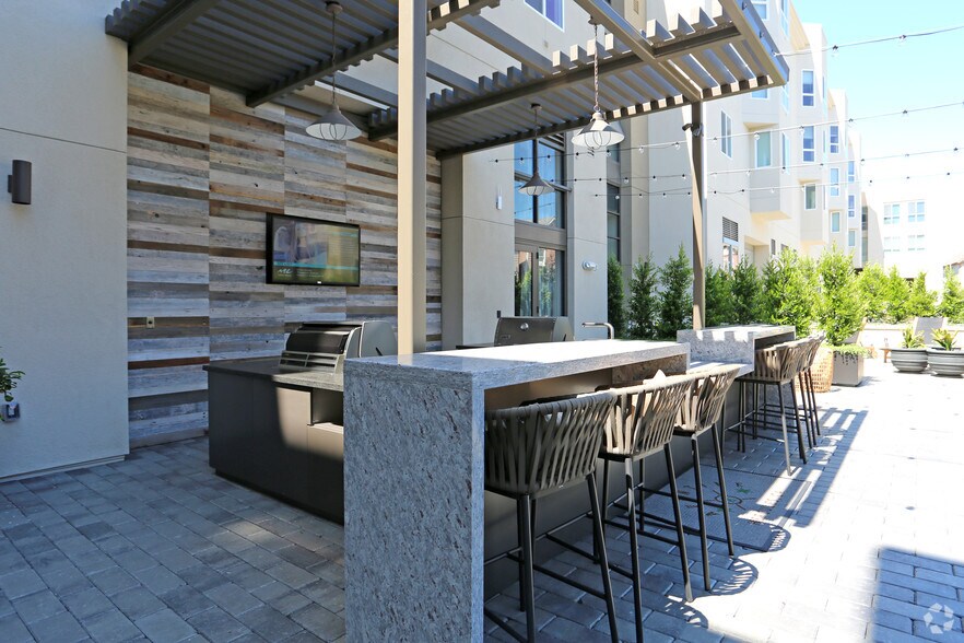 More Photos Of 1375-1411 Sycamore Ave, Hercules Unknown For Lease