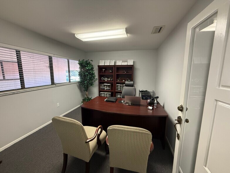 More Photos Of 5550 26th St, Bradenton Medical For Sale