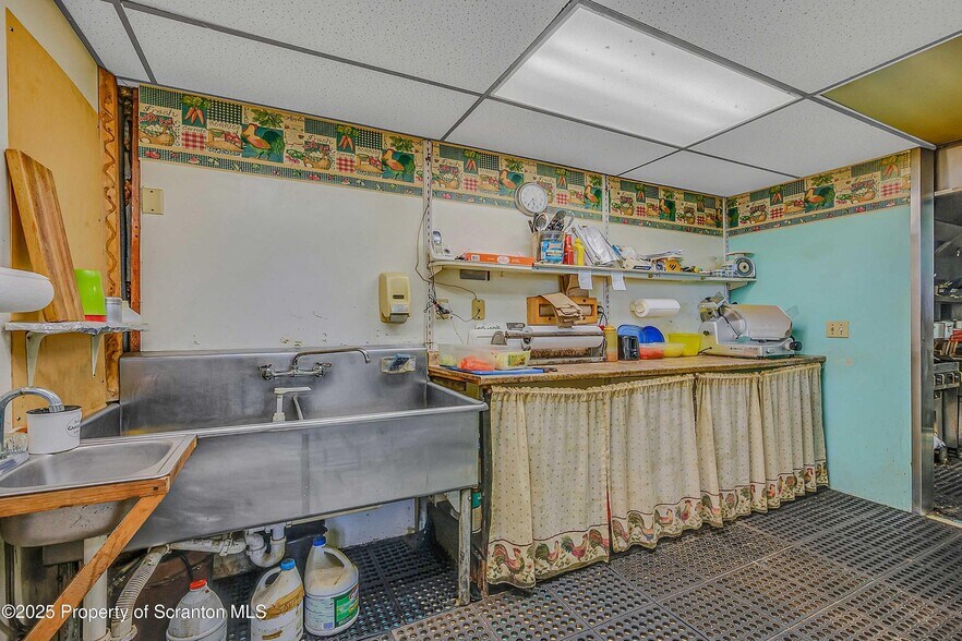 More Photos Of 15979 PA-407, Factoryville Storefront Retail Residential For Sale