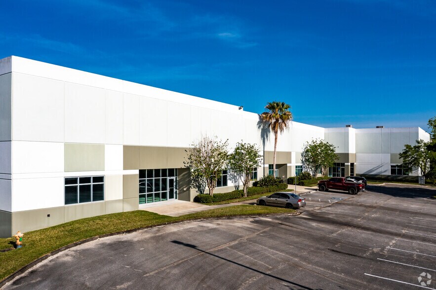 Primary Photo Of 2855 Interstate Dr, Lakeland Industrial For Lease