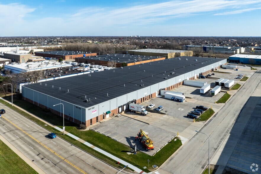 More Photos Of 7301-7361 S Meade Ave, Bedford Park Warehouse For Lease