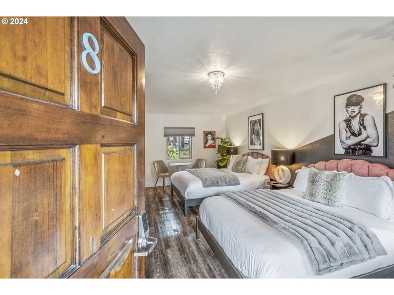 More Photos Of 1175 2nd St SE, Bandon Hotel For Sale