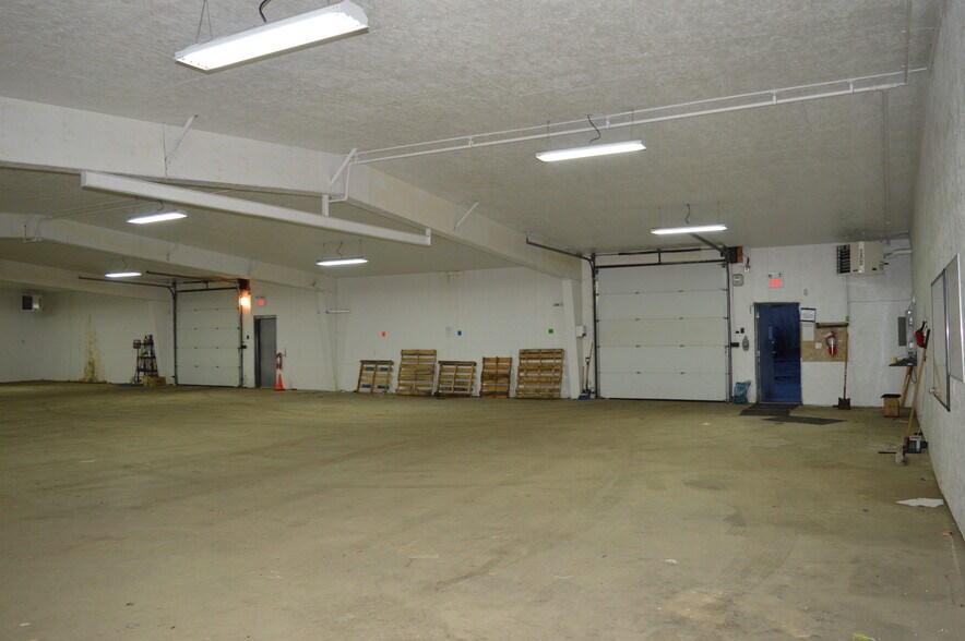 More Photos Of 4010 76th Ave NW, Edmonton Unknown For Lease