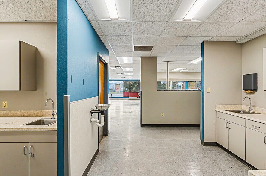 More Photos Of 2906 Washington Blvd, Belpre Medical For Sale