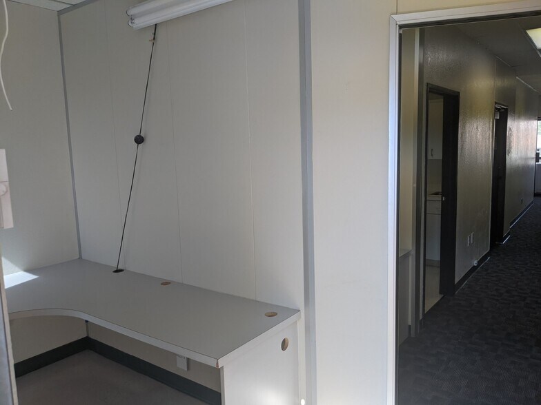 More Photos Of 8242 W 3rd St, Los Angeles Office For Lease