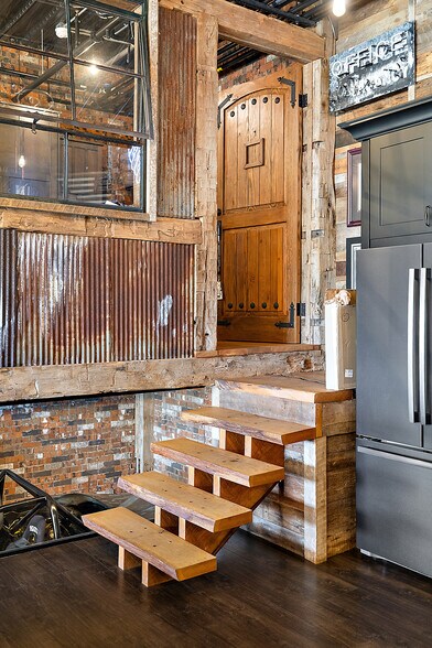 More Photos Of 148 Pit Ln, Pontiac Parking Garage For Sale
