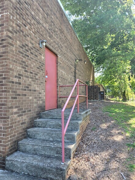 More Photos Of 1405 Trademart Blvd, Winston-Salem Flex For Sale