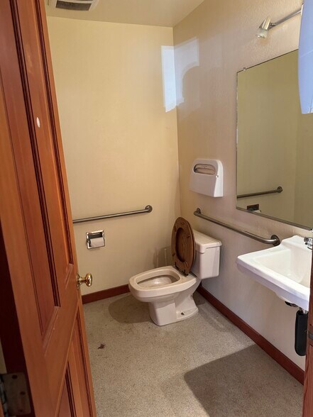 More Photos Of 400 Williamson Way, Ashland Office Residential For Sale