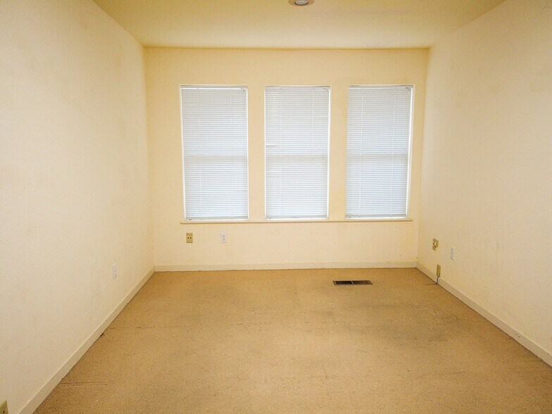 More Photos Of 13376 Rue Montaigne, Oregon House Office Residential For Sale