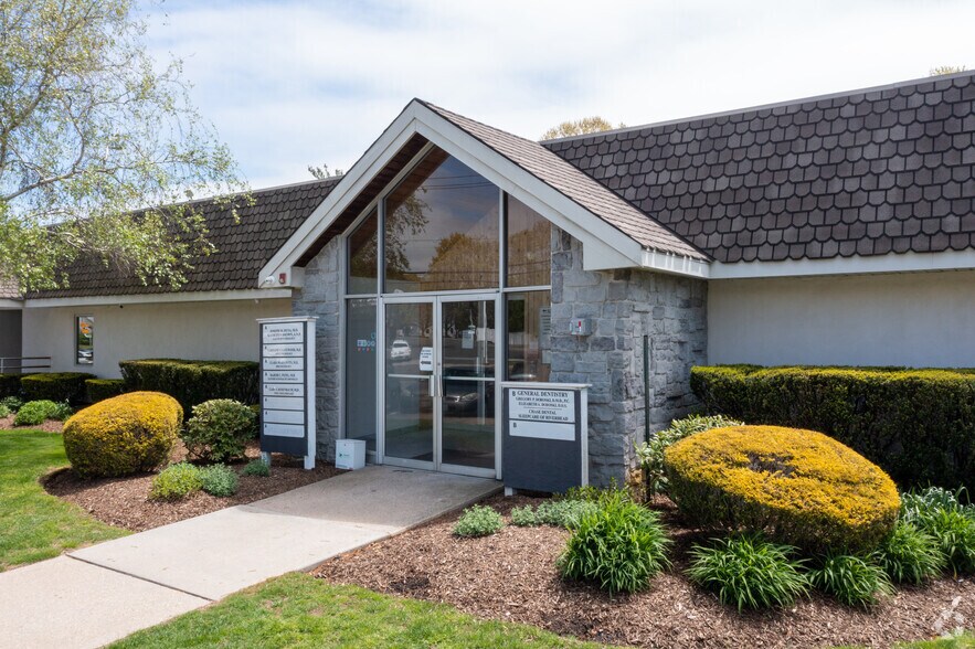 More Photos Of 887 Old Country Rd, Riverhead Medical For Sale