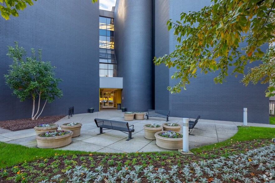 More Photos Of 44 Vantage Way, Nashville Office For Lease