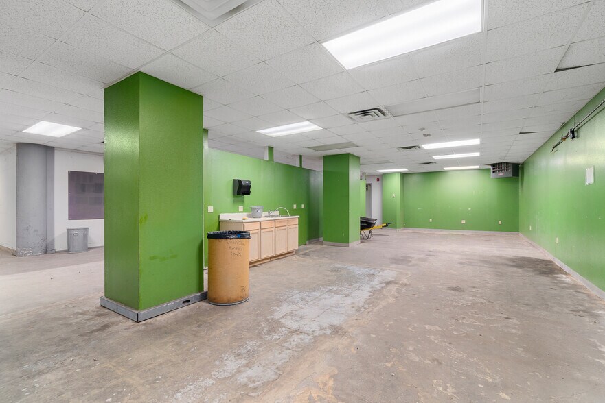 More Photos Of 713 E Austin Blvd, Nevada Warehouse For Sale