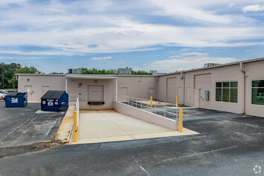 More Photos Of 4015-4037 Crescent Park Dr, Riverview Flex For Lease