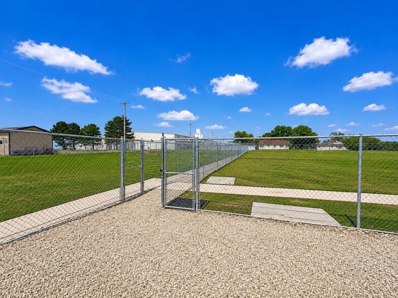 More Photos Of 911 W 1st St, Mcpherson Industrial For Sale