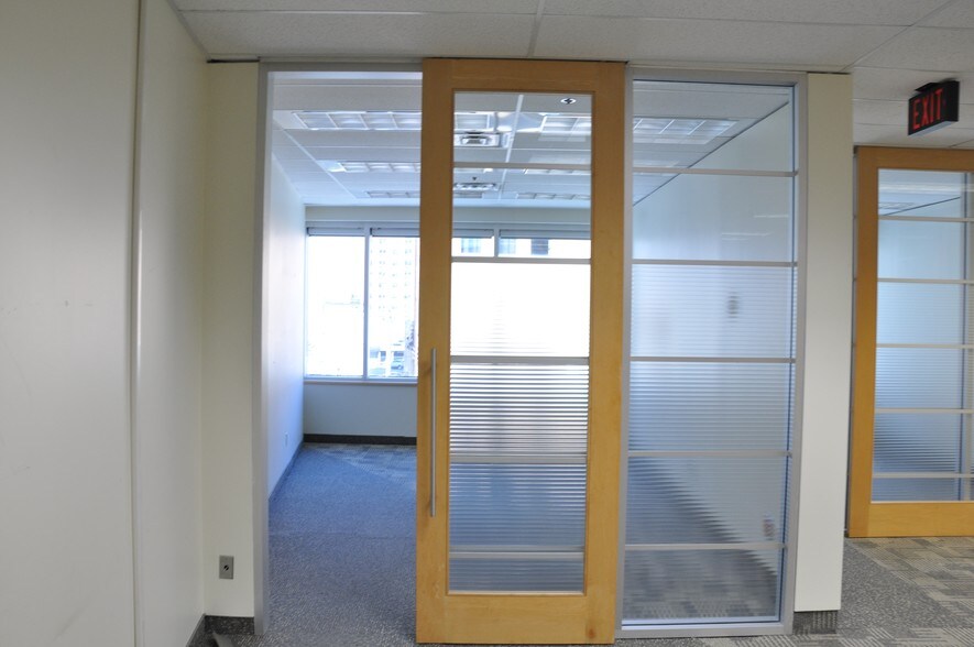 More Photos Of 245 Ouellette Ave, Windsor Office For Lease