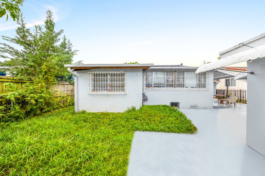 More Photos Of 943 SW 9th Ave, Miami Apartments For Sale